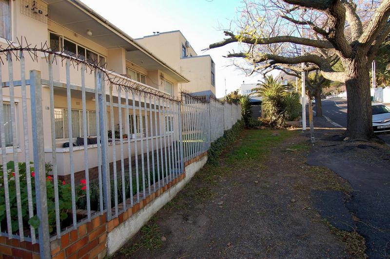 To Let 2 Bedroom Property for Rent in Vredehoek Western Cape